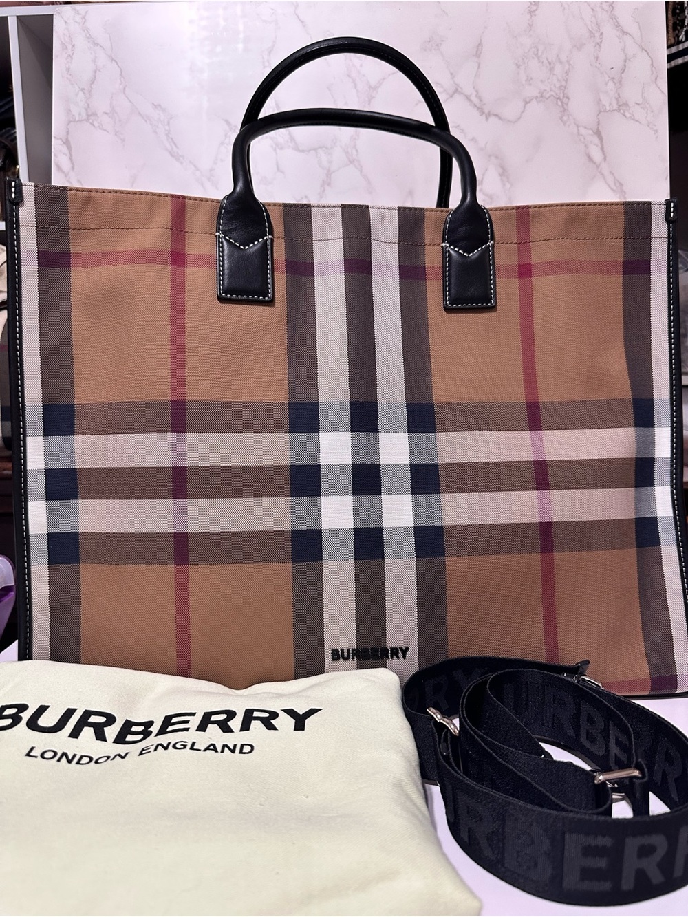 BURBERRY ❤️🌟DENNY GIANT TOTE W/ LONG STRAP ⭐️